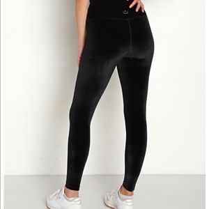 Beyond yoga black velvet high waisted midi leggings, size small